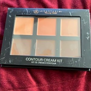 Anastasia Beverly Hills contour cream kit